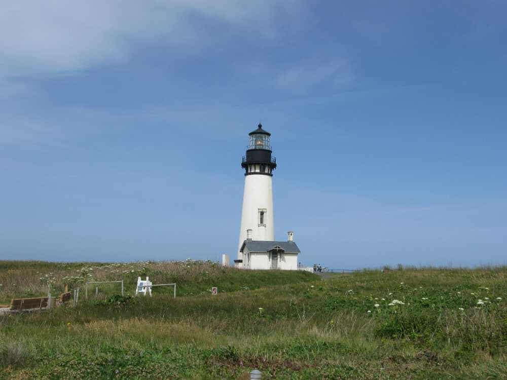 yaquina-head-lighthouse-from-distance-2672420